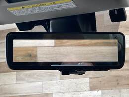 【デジタルインナーミラー】を搭載しております。ミラーにより後方確認ができますので、駐車の際などに役立ちます。