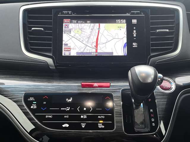 ブラック木目調のインパネ加飾