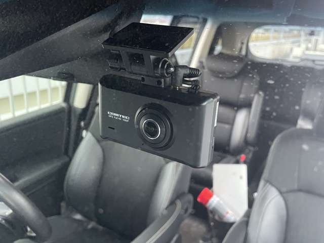 走行中発生したアクシデントなどを、このドライブレコーダーが記録します。万が一の時の証拠資料として有効だから安心です。