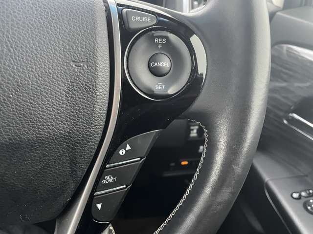高速道路などで定速走行する際、アクセル操作から開放させてくれるクルーズコントロールを装備。安心のスピードリミッター機能も付いてます。