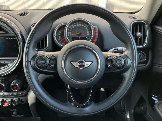 修復歴（事故歴）のある車は販売致しません！※当社基準による調査の結果、修復歴車と判断された車両は一部店舗を除き、販売を行なっておりません。万一、納車時に修復歴があった場合にはご契約の解除等に応じます