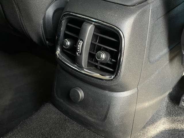 LIBERALAの全国在庫の中から厳選したお車をご提案！お近くの店舗でのご納車可能！その品揃えと品質に驚くこと間違い無し！