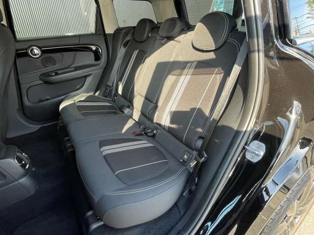 ご来場が難しいお客様でもご安心下さい、店頭在庫でしたらテレビ電話などを使いお車の詳細をご説明させて頂く事も可能でございます。当店スタッフが真心込めてご対応させて頂きます。