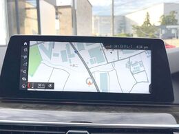 ●BMW純正ナビ:一体感のあるナビは、高級感ある車内を演出してくれます。Bluetooth再生などオーディオ機能も充実しておりますので、運転もより楽しめます♪
