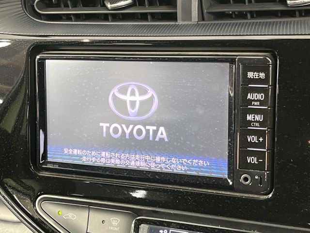【純正ナビ】人気の純正ナビを装備しております。ナビの使いやすさはもちろん、オーディオ機能も充実！キャンプや旅行はもちろん、通勤や買い物など普段のドライブも楽しくなるはず♪
