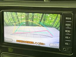 【バックカメラ】駐車時に後方がリアルタイム映像で確認できます。大型商業施設や立体駐車場での駐車時や、夜間のバック時に大活躍！運転スキルに関わらず、今や必須となった装備のひとつです！