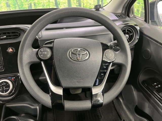 インテリアに合わせたデザインのステアリングは、運転される方のことも考え、運転しやすい形状、大きさです。是非一度、実際に触ってお確かめください。