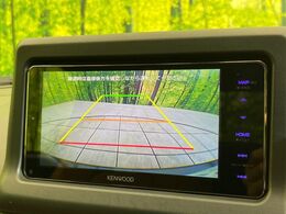 【バックカメラ】駐車時に後方がリアルタイム映像で確認できます。大型商業施設や立体駐車場での駐車時や、夜間のバック時に大活躍！運転スキルに関わらず、今や必須となった装備のひとつです！