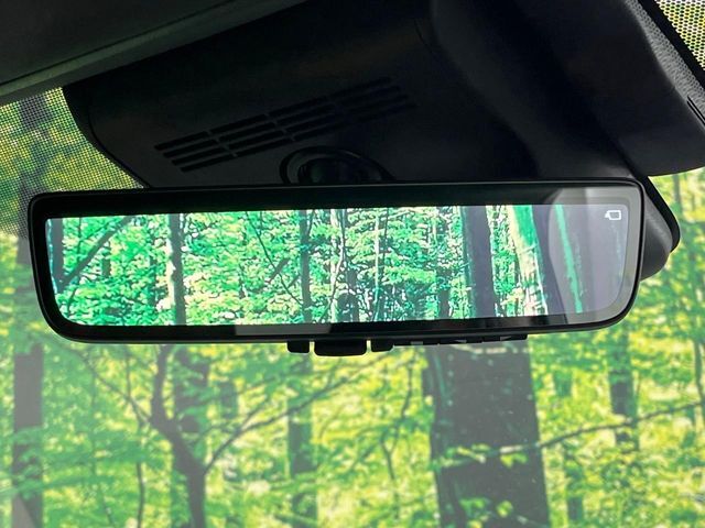 【デジタルインナーミラー】後席の大きな荷物や同乗者で後方が確認しづらい時でも安心！カメラが撮影した車両後方の映像をルームミラー内に表示。クリアな視界で状況の確認が可能です！