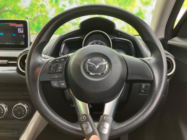 WECARSの展示場では実際に見て、触ってお車をお選びいただけます！知識の豊富な営業スタッフが様々なカーライフをご提案いたします！