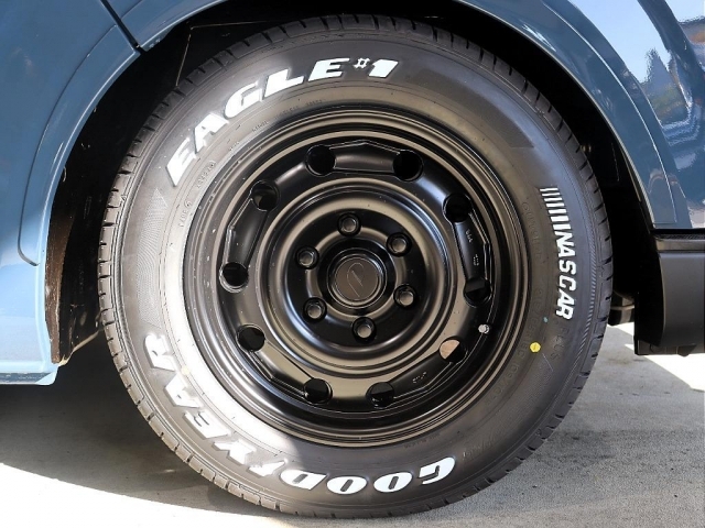 ホイール：PAW　アルミホイール　16インチ×タイヤ：GOODYEAR　EAGLE　タイヤ215/65/16