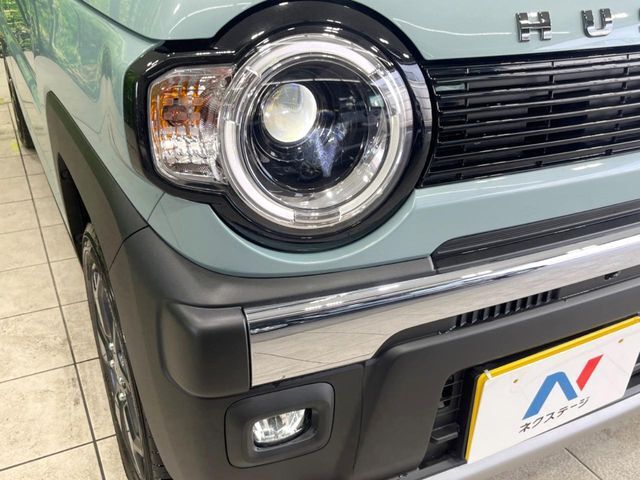 【LEDヘッドライト】悪天候や夜間走行時も良好な視界を確保し安心して運転できる高輝度LEDヘッドライトを装備！点灯速度が早く、消費電力も抑えられています。