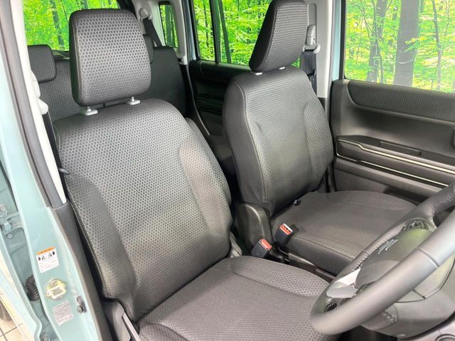 運転席シート廻りは使用感も少なく、良好な状態となっています。丁寧に使われていたことがよくわかりますね。