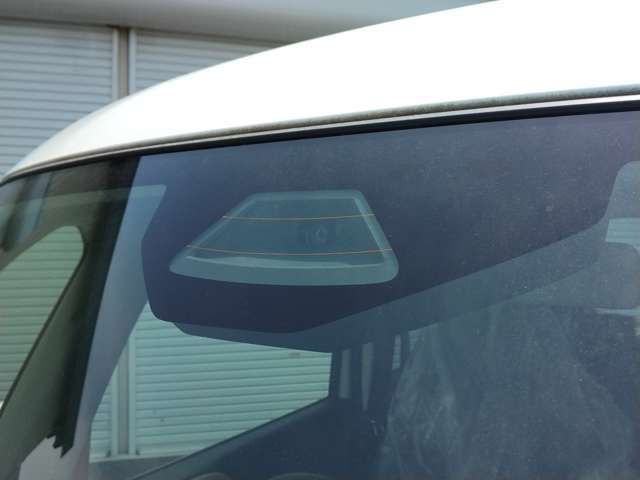 衝突被害軽減ブレーキ搭載のお車です。