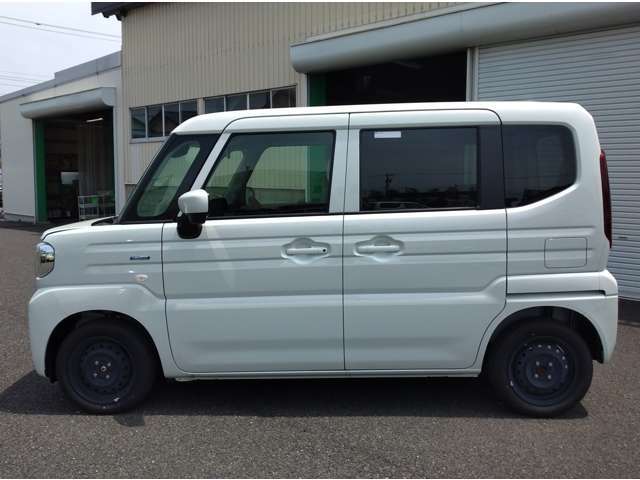 【保険】自動車保険のスペシャリストがお客様の立場になってお客様に最適な自動車保険のご提案や万が一の時の事故対応にあたりますので、ご安心ください。