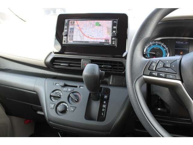 【シートヒーター】寒い季節の味方！エアコンより素早く暖まるので、出発してすぐ車内の寒さを和らげます