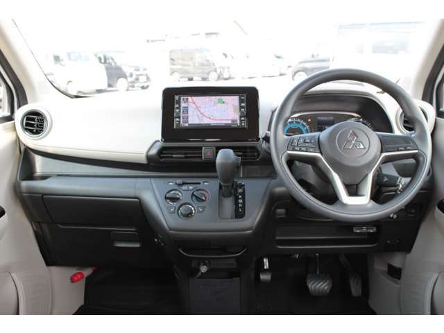 飽きのこないインテリアデザイン。小物入れなど嬉しい装備が満載です