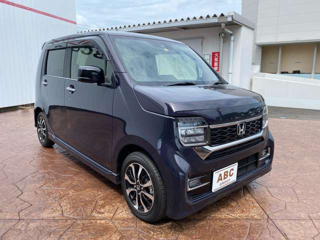 【保険取扱代理店】自動車任意保険も当店にお任せください。市内にある3店舗には保険コンシェルジュが常駐しております。万が一の事故や故障で動かなくなっても2台の車両積載車がございますのでご安心ください。