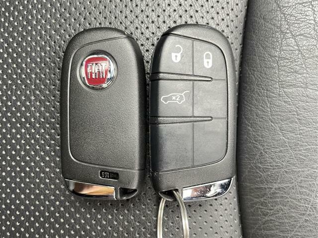 【スマートキー】ボタンを押すだけで、ドアの開閉とエンジン始動が可能です！セキュリティをつければ防犯などお車をしっかり守れます！