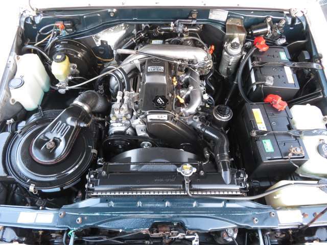 エンジンルームもクリーニング済みです☆樹脂やホース類もツヤ出し施工しております！もちろんオイル交換等のメンテナンスや、車検等のアフターフォローも当店にお任せください！