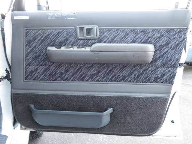 運転席内張り！とてもキレイな状態を維持しています☆もちろんクリーニング済みです♪