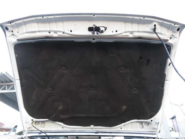 エンジンルームフード裏側もキレイに清掃済みです☆こういった細かな所も手を抜きません！