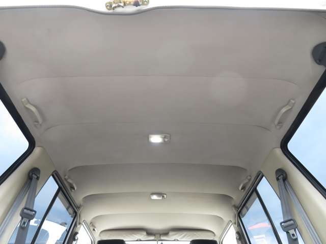 天井も非常にキレイです☆特に気になるようなダメージもありません♪