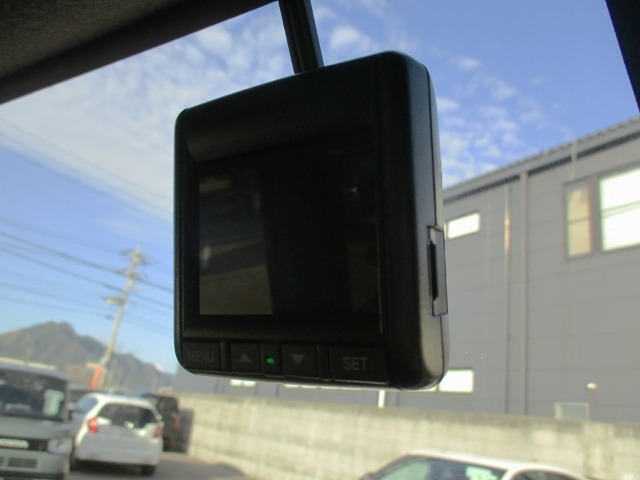 前方のドラレコです。