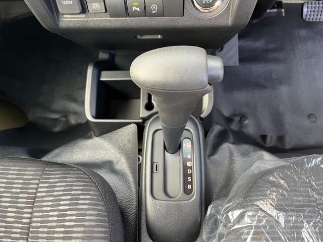 この度はオートサルーン羽山の在庫車をご覧いただきありがとうございます。多くのお客様にご支持いただき創業41年を迎えました。これからも多くの皆様に支持いただけるようお車をお届けします。