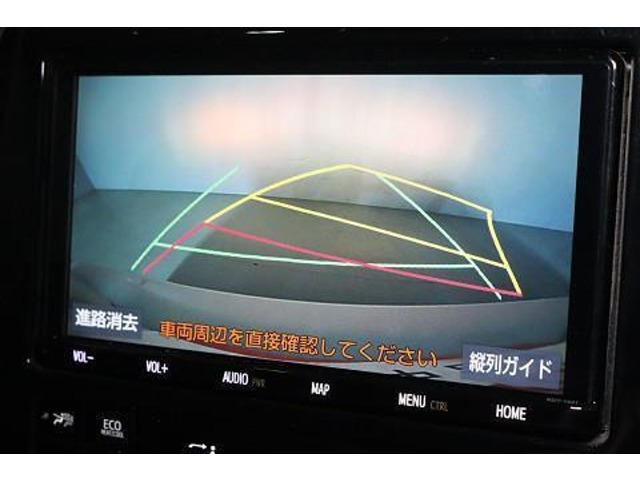 ガイド付きバックモニター！　ハンドルを切るとラインも曲がって表示され、進行方向の目安となり安心です。