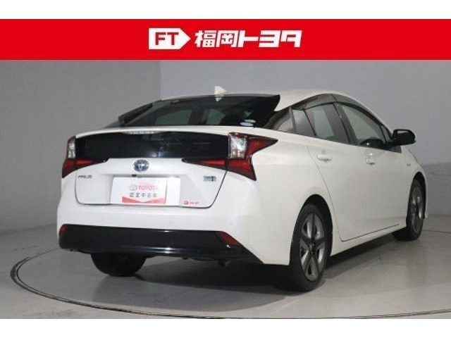 トヨタ認定中古車、評価4。キズ、へこみが少なく全体的に良好です。