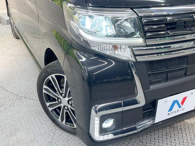 【LEDヘッドライト】悪天候や夜間走行時も良好な視界を確保し安心して運転できる高輝度LEDヘッドライトを装備！点灯速度が早く、消費電力も抑えられています。