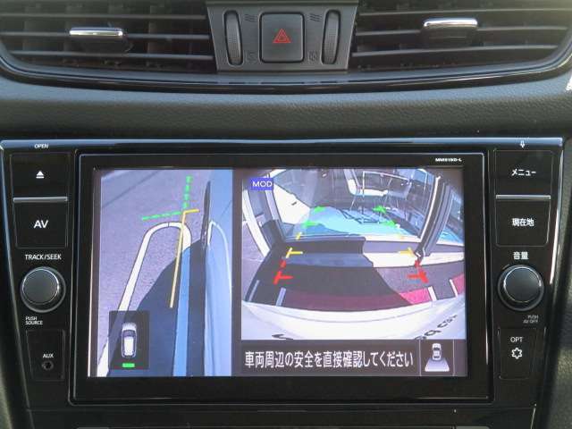 左前タイヤ付近の映像でドライバーの死角を補助。発進低速時の障害物、溝等の確認が出来ます。