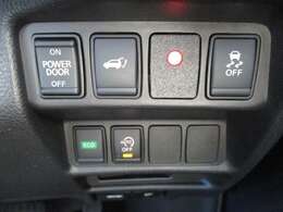 ボタン一つで運転席からバックドアを開閉可能。