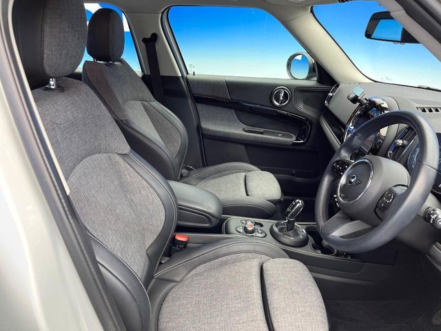 ●ハーフレザーシート：高級感漂うハーフレザーシートは、使用感も少なく良好なコンディションを保っております！その他、気になる箇所がございましたらお気軽にお問合せ下さい！