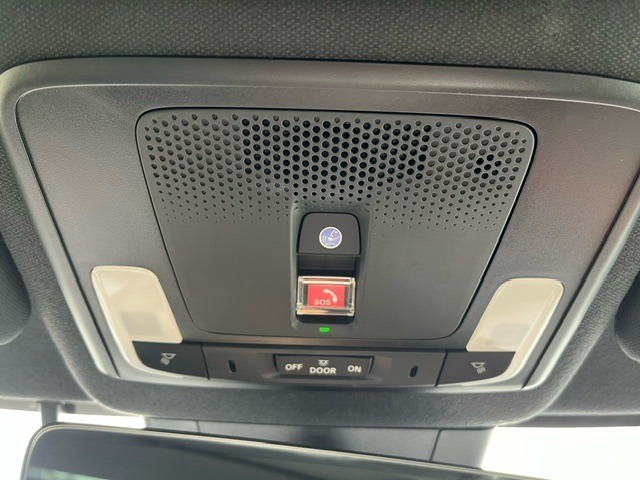 【Honda CONNECT】を搭載。あおり運転にあっている時など緊急時にオペレーターのサポートを受けられたりスマートフォンでクルマのエンジン・エアコンをONにでき安心・機能的なカーライフを実現します