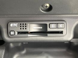 【ETC】高速道路の料金所をストレスなく通過！話題のスポットやサービスエリアに多い「スマートIC」利用時は必須のアイテムです。当店でセットアップを実施、ご納車当日からすぐにご利用いただけます！