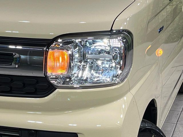 【LEDヘッドライト】悪天候や夜間走行時も良好な視界を確保し安心して運転できる高輝度LEDヘッドライトを装備！点灯速度が早く、消費電力も抑えられています。