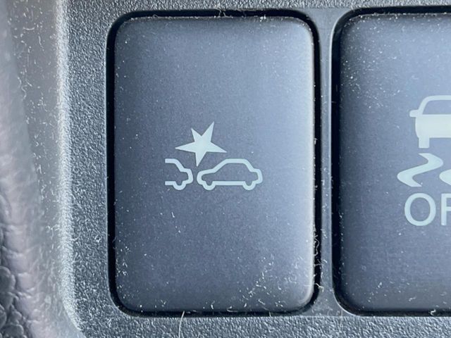 【エマージェンシーブレーキ】走行中に前方の車両等を認識し、衝突しそうな時は警報とブレーキで衝突回避と被害軽減をアシスト。より安全にドライブをお楽しみいただけます。