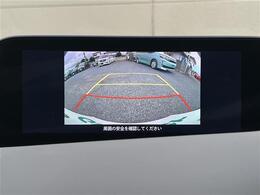 【バックモニター】後ろのカメラの映像をモニターに映し出すことができます！後方の見えない死角や、障害物との距離感をしっかり確認することができます！駐車が苦手な方におすすめです。