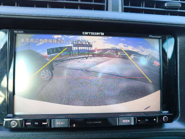バックカメラが付いていますので、後方の死角もバッチリ見えます。