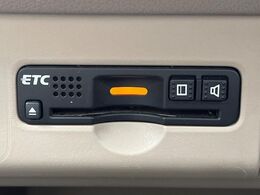 【ETC】高速道路の料金所をストレスなく通過！話題のスポットやサービスエリアに多い「スマートIC」利用時は必須のアイテムです。当店でセットアップを実施、ご納車当日からすぐにご利用いただけます！