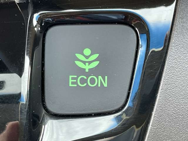 「ECONスイッチ」 エンジン、トランスミッション、エアコンの作動を制御して、省燃費運転をしやすくするように制御します♪