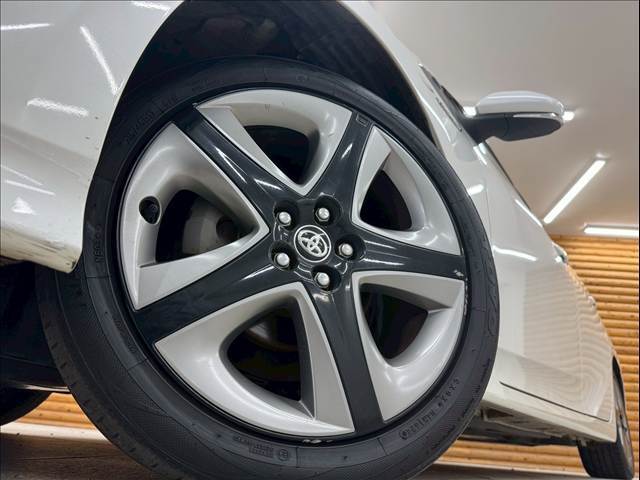 【純正17インチホイール】を装備しております。バランスのとれたアルミで高速走行も安定性が高くなっております。