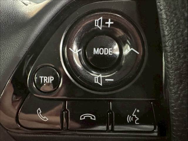 ステアリングスイッチ搭載なので運転中手元でオーディオの操作が可能です。