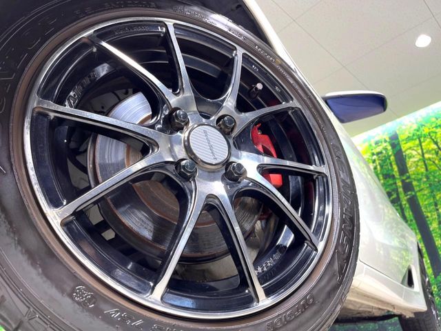 【Weds製アルミホイール】外観にマッチしたアルミホイールを装着しております。各種アルミホイールや、スタッドレスタイヤも取扱いしております。是非ご相談ください♪