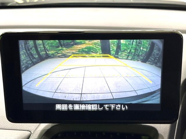 【バックカメラ】駐車時に後方がリアルタイム映像で確認できます。大型商業施設や立体駐車場での駐車時や、夜間のバック時に大活躍！運転スキルに関わらず、今や必須となった装備のひとつです！