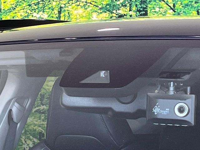 【トヨタセーフティセンス】走行中に前方の車両等を認識し、衝突しそうな時は警報とブレーキで衝突回避と被害軽減をアシスト。より安全にドライブをお楽しみいただけます。