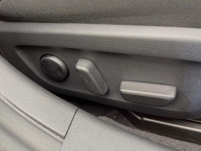 【パワーシート】スイッチ一つで簡単にシートの微調整が可能！電動だから力もいりません！快適なシートポジションにセットして、快適なドライブをお楽しみください。