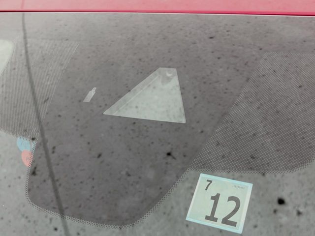 【i-ACTIVESENSE】走行中に前方の車両等を認識し、衝突しそうな時は警報とブレーキで衝突回避と被害軽減をアシスト。より安全にドライブをお楽しみいただけます。